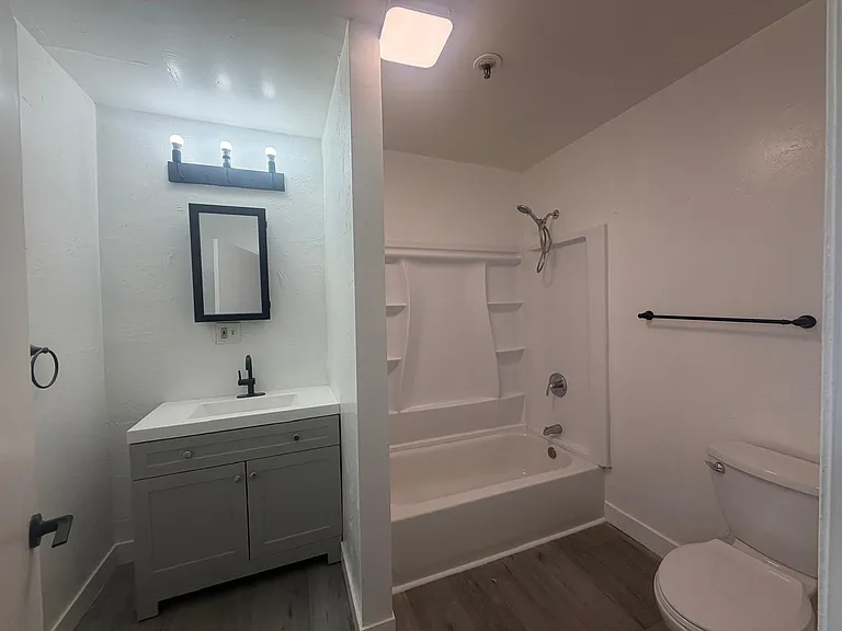 419 Peterson St — Photo 8