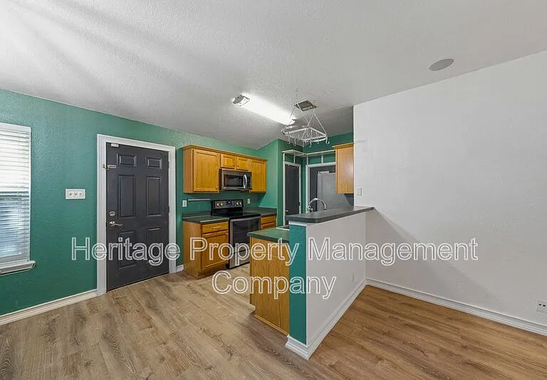 719 Eagle Trl — Photo 10