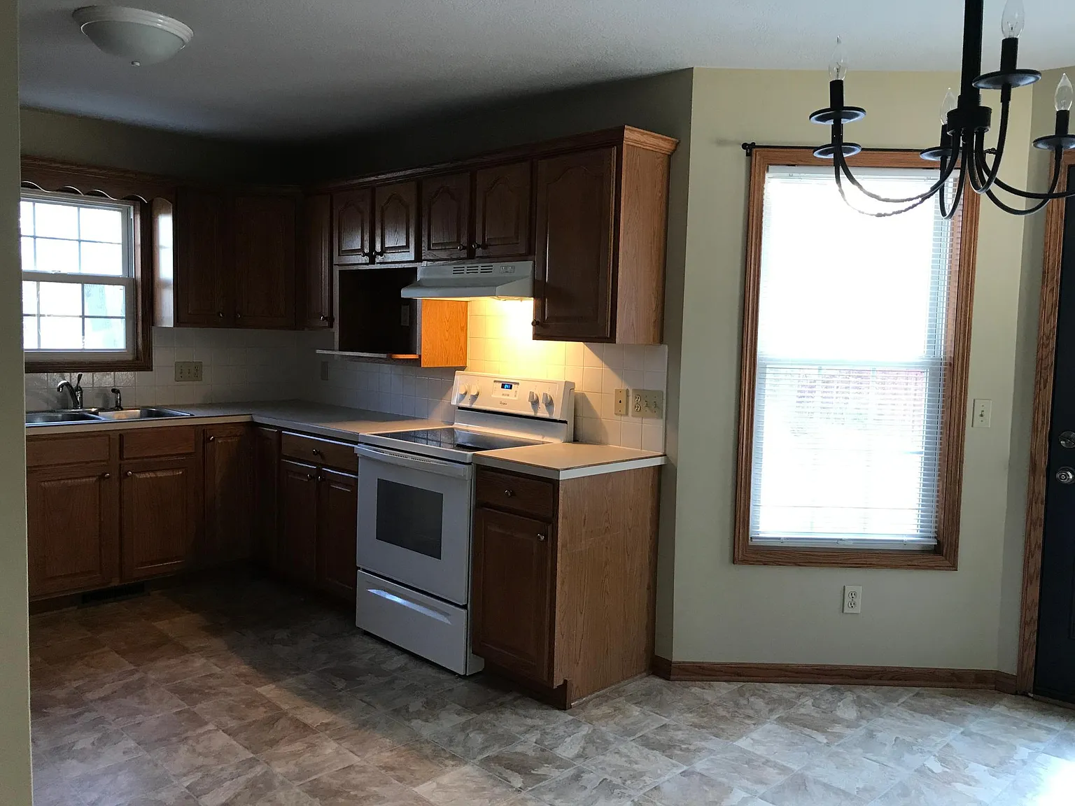 2 bed, 1500 sqft, $1,400 — Photo 3