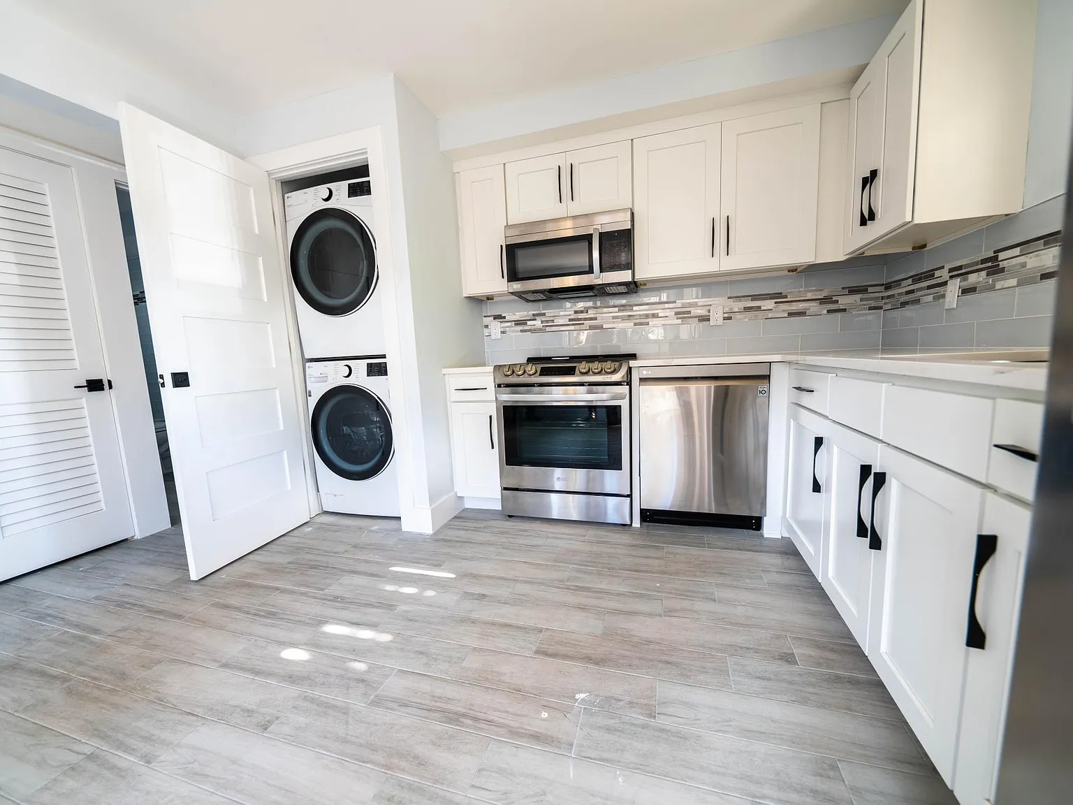 1 bed, 375 sqft, $2,249 — Photo 3