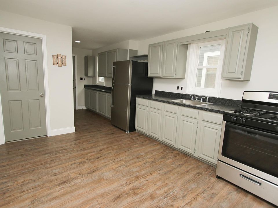 1st image of 156 Hollywood Ave #1