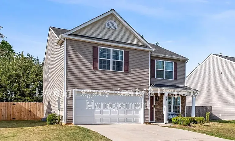 5047 Mount Hope Dr — Photo 3