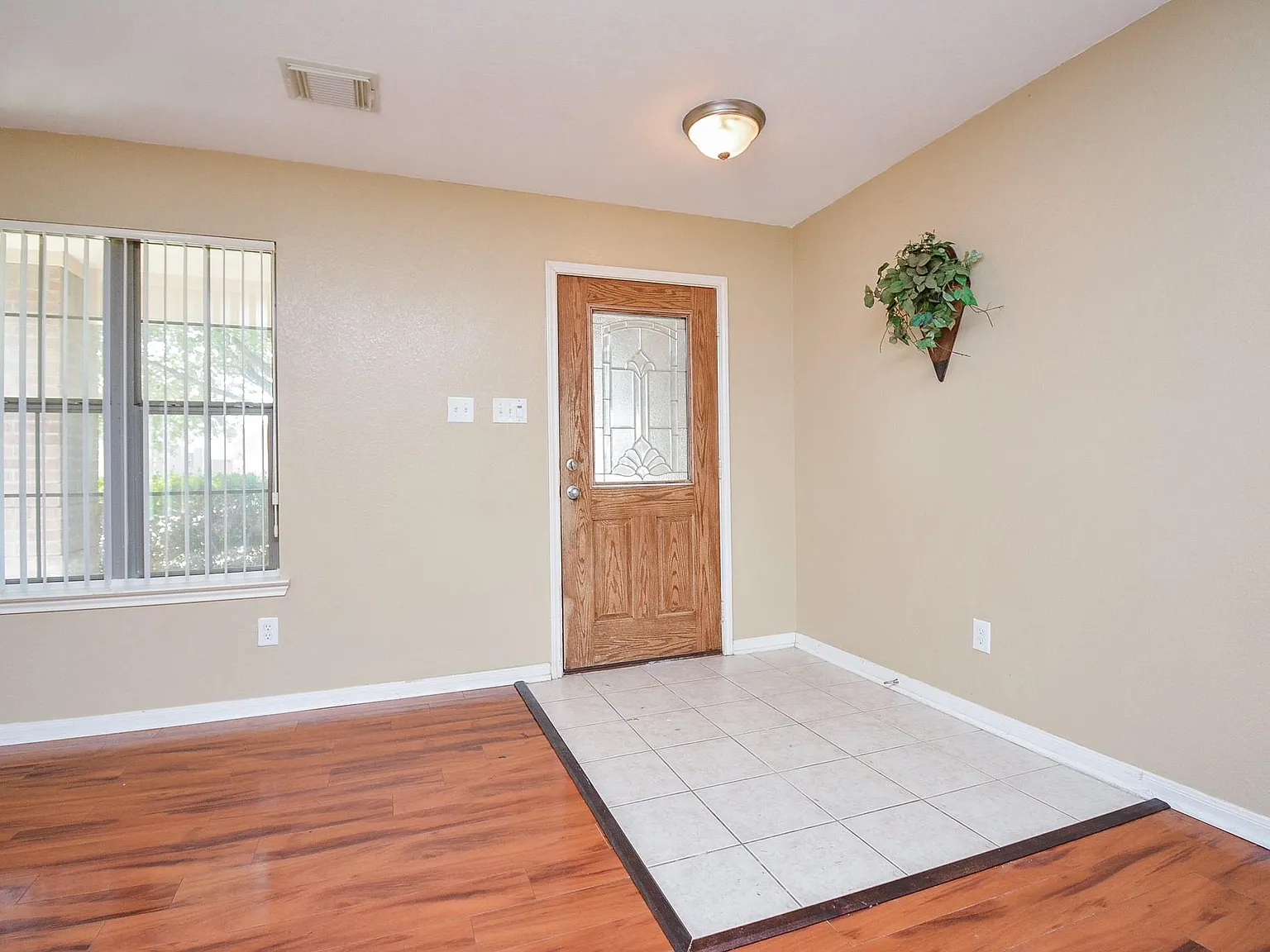 3 bed, 2.5 bath, 2494 sqft, $2,300 — Photo 3