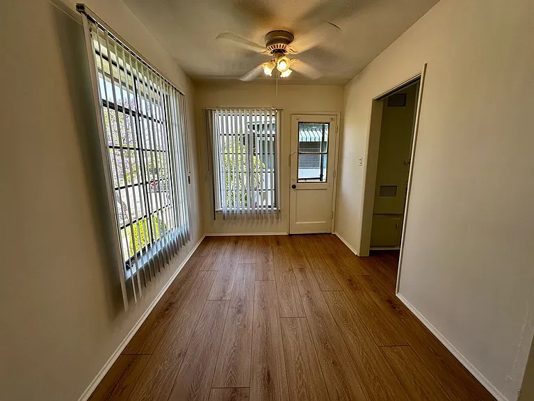 340 N Isabel St — Photo 10