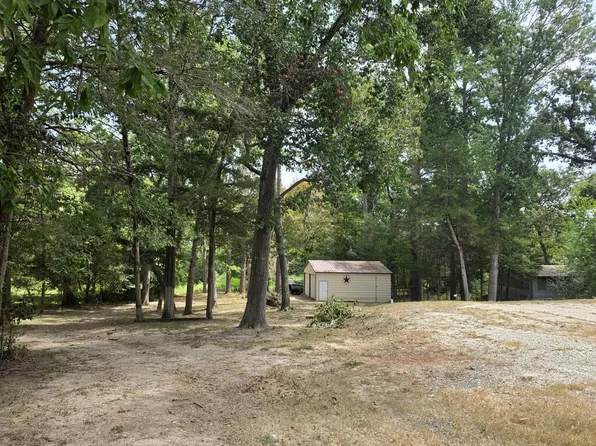 945 Marina Dr, Trinity, TX 75862