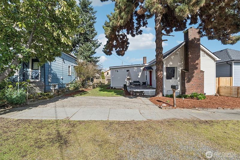 2nd image of 1110 S Bennett Street