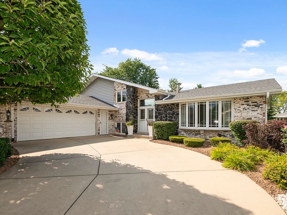 1st image of 8944 Fernwood Ct