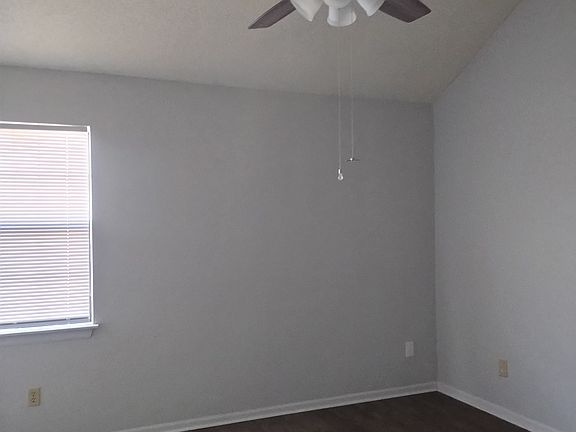 5th image of 505 NE Brookwood Cir APT C