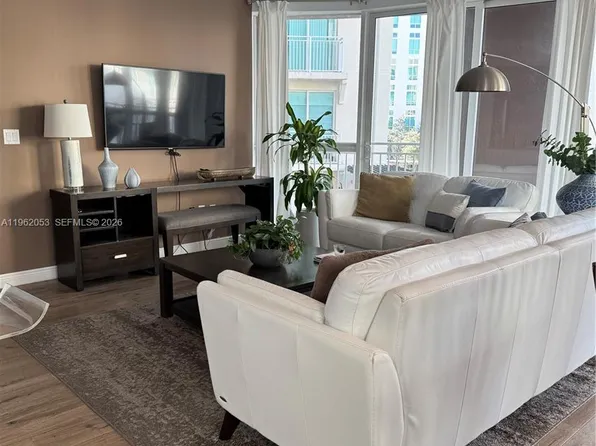 7275 SW 90th Way APT 301, Miami, FL 33156