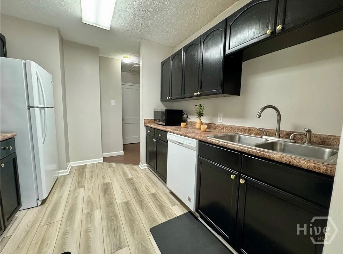 4 bed, 1400 sqft, $2,000 — Photo 4