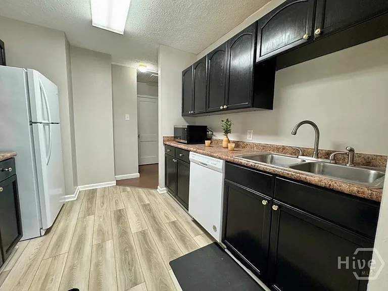 206 Turnberry St — Photo 4