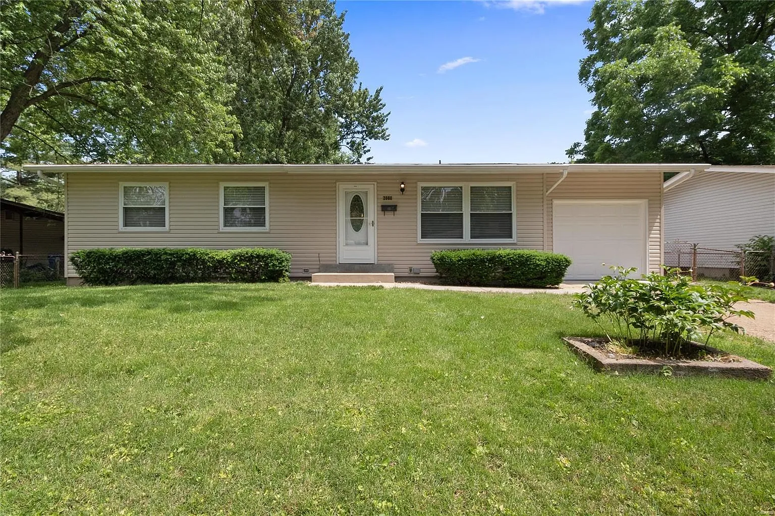 2088 Aristocrat Dr photo 1