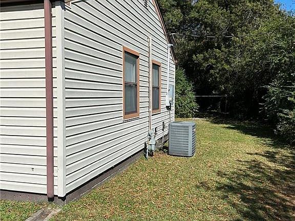 2nd image of 1706 Meadow St