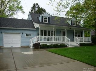 1401 Dewey Ave, Bellmore, NY 11710