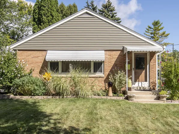 1922 East Eden PLACE, Saint Francis, WI 53235
