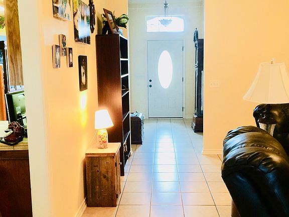 Front Entry w/coat closet