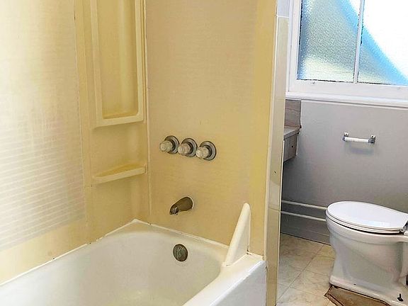 4th image of 3210 Bishop St #2