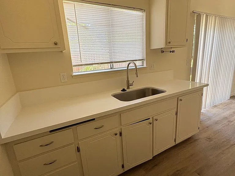 406 Scripps Dr — Photo 4