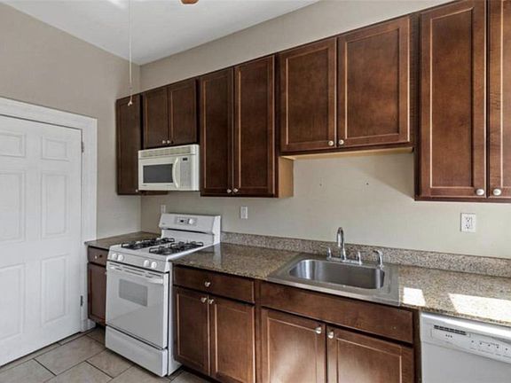 4th image of 3652 Russell Blvd #B