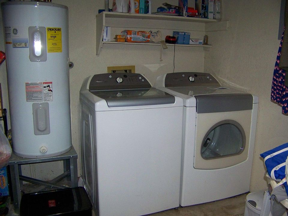 1st image of 2005 River Oaks Dr