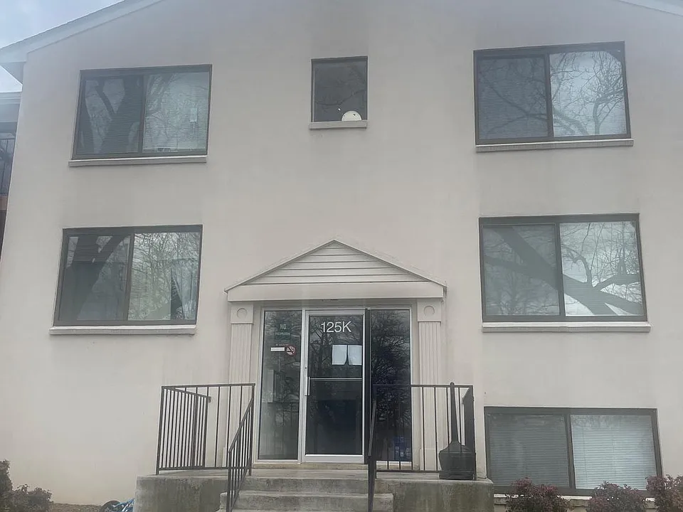 125 Clubhouse Dr SW