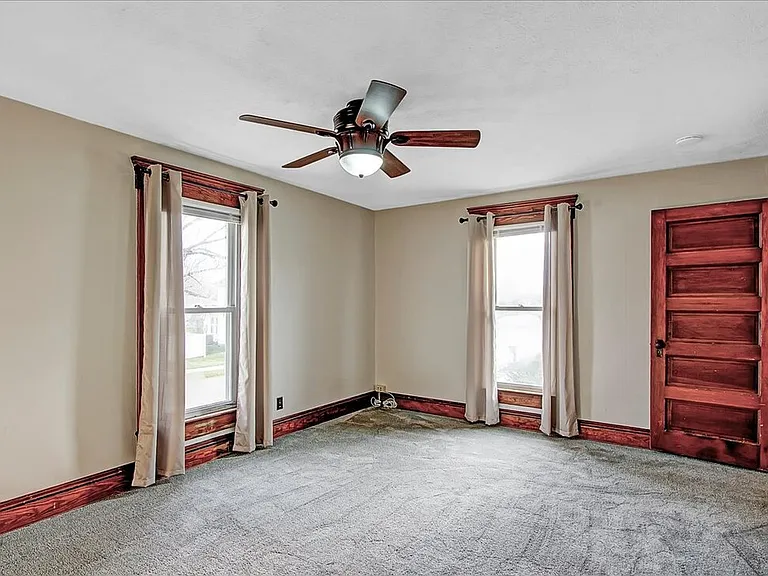 301 E Columbus St — Photo 24