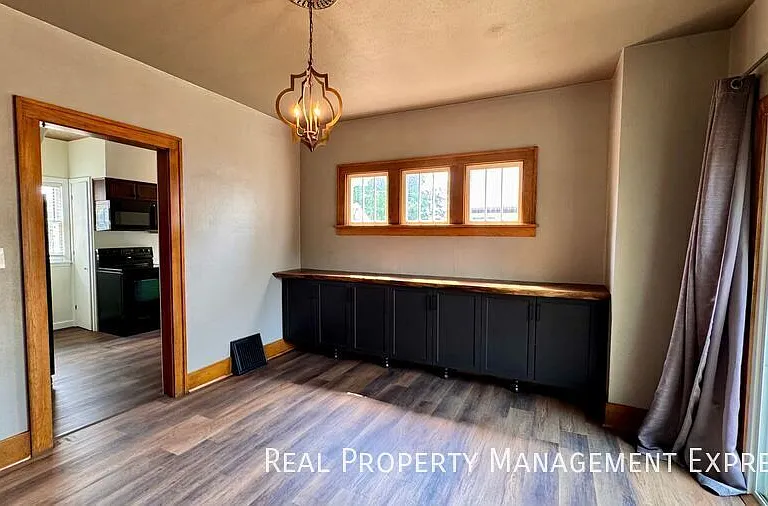 509 W 25th St — Photo 13