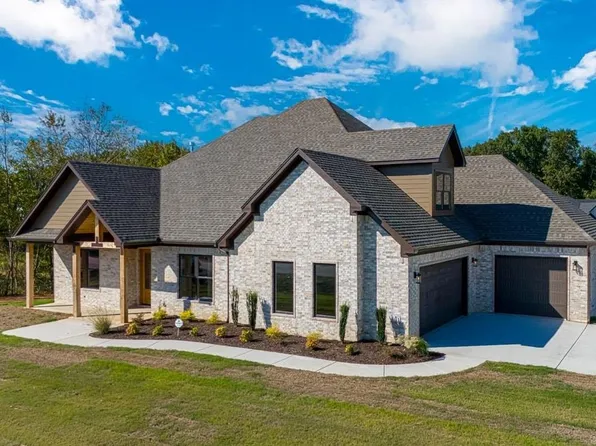 208 Hartman Ln, Benton, AR 72019