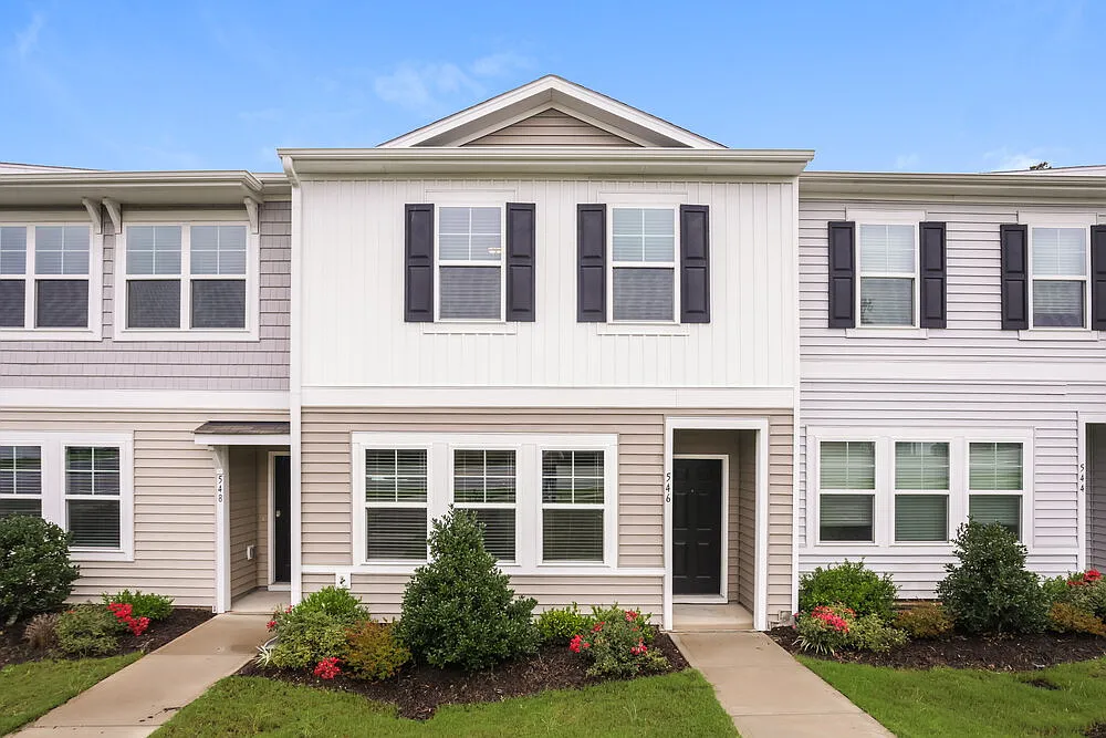 2 bed, 2.5 bath, 1590 sqft, $1,640 — Photo 1