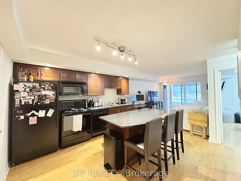 270 Wellington St W #624 — Photo 5