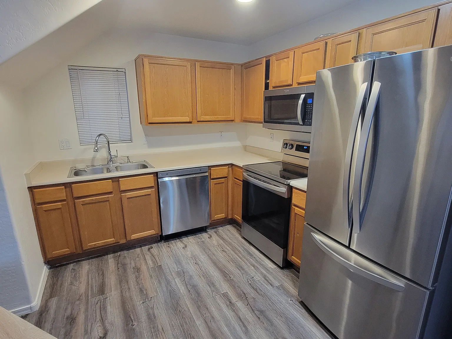 4 bed, 1450 sqft, $1,975 — Photo 2