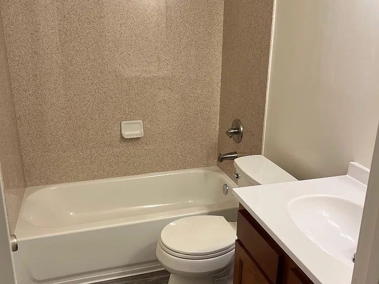 205 E Glenn St — Photo 5