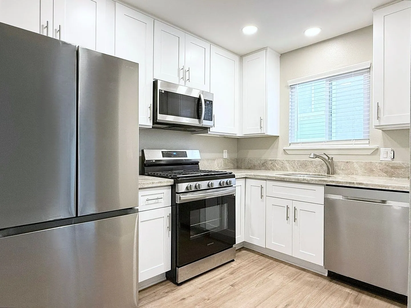 Long Term Rental - Steps to the Sand in Carlsbad! — Photo 4