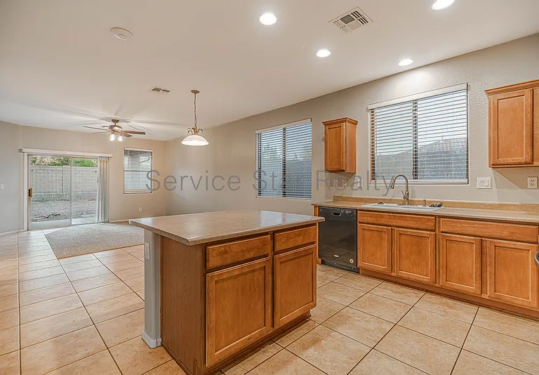 39560 N Prairie Ln — Photo 10