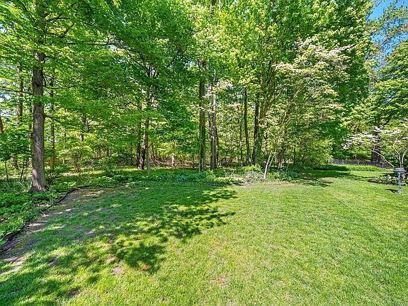 3rd image of 3619 Sullivan Ct