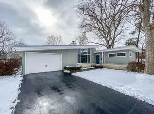 320 E Hillside Rd, Naperville, IL 60540