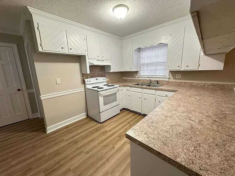 1497 Foxhall Dr — Photo 3