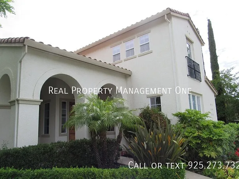 2585 Tamworth Ln — Photo 2