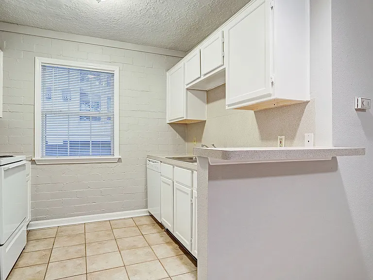 802 Stanford — Photo 4