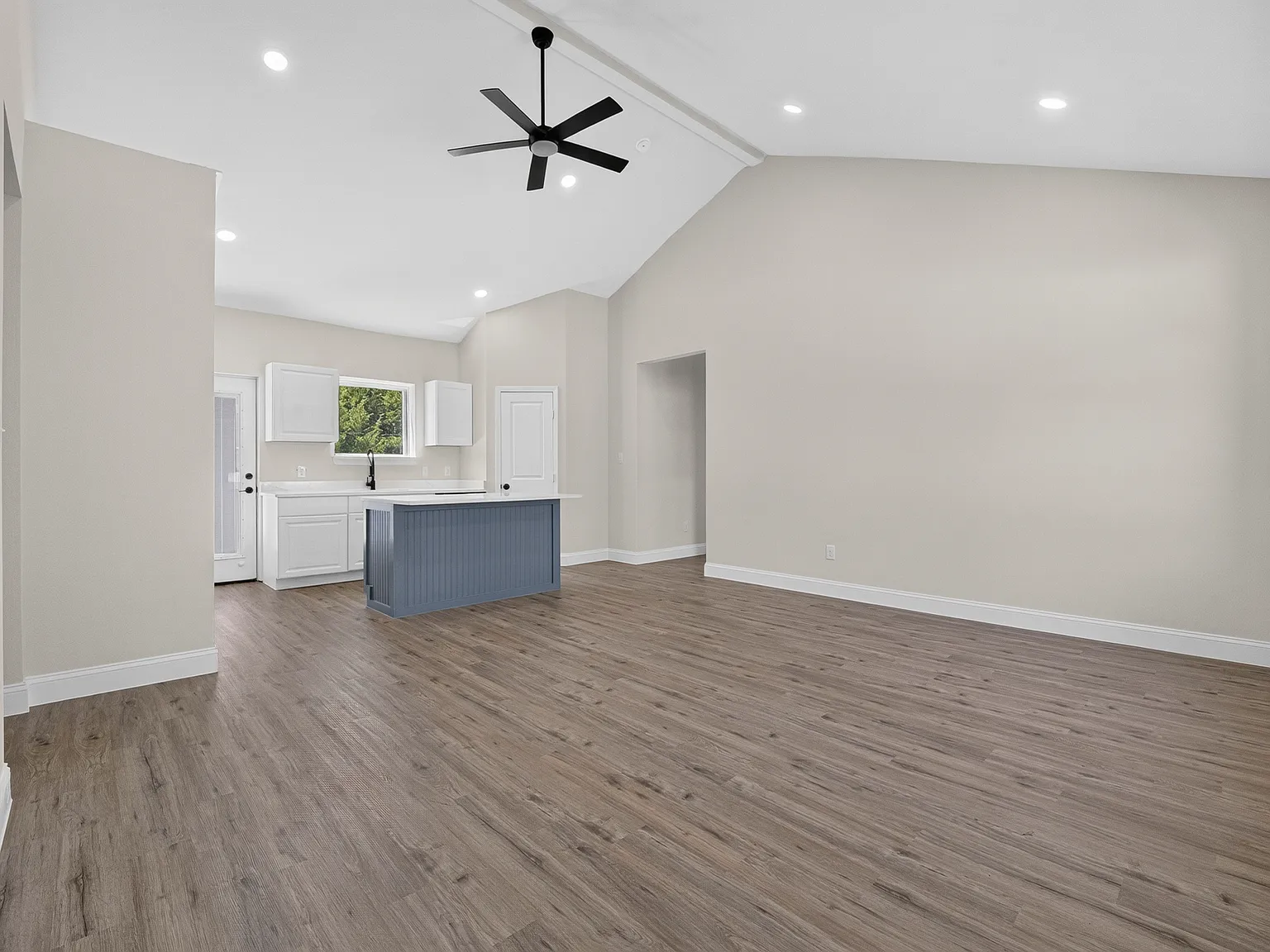 3 bed, 1250 sqft, $2,395 — Photo 3