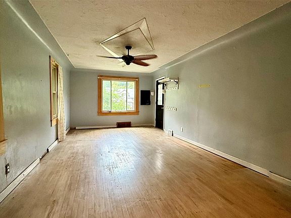 3rd image of 16658 Ridge Rd