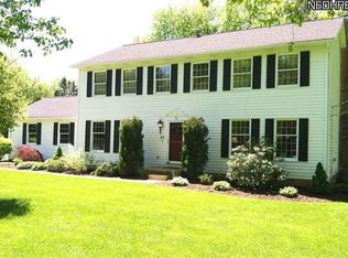 29 Daisy Ln, Chagrin Falls, OH 44022