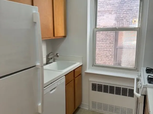 320 West 30th Street image 8 of 17