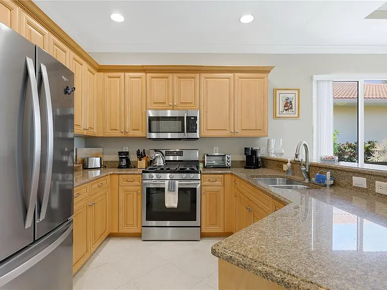 490 Montelluna Dr — Photo 11