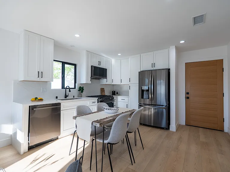 1721 Landis St — Photo 4