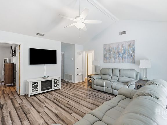 3rd image of 1532 Marcy Circle