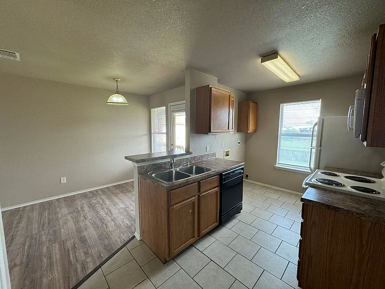 5702 Greengate Dr — Photo 51