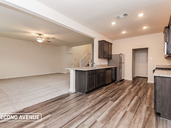 4th image of 909 Mallorie Ln