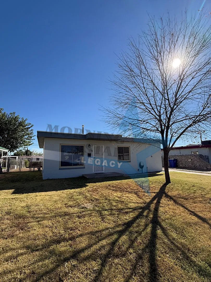 Sweet 2 Bedroom Home! Recently renovated, large yard and mini splits! — Photo 1