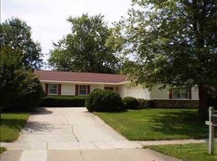2901 Kingsbury Ct, Bloomington, IL 61704